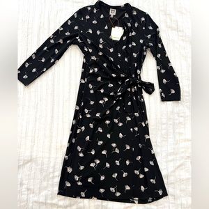 Anne Klein Patterned Black Dress. Size Medium.